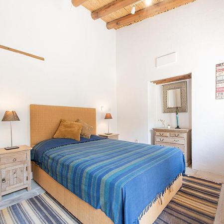 The Carob Tree Villa - Rustic Luxury Home With Access To Pool And Restaurant Lárnaka Kültér fotó