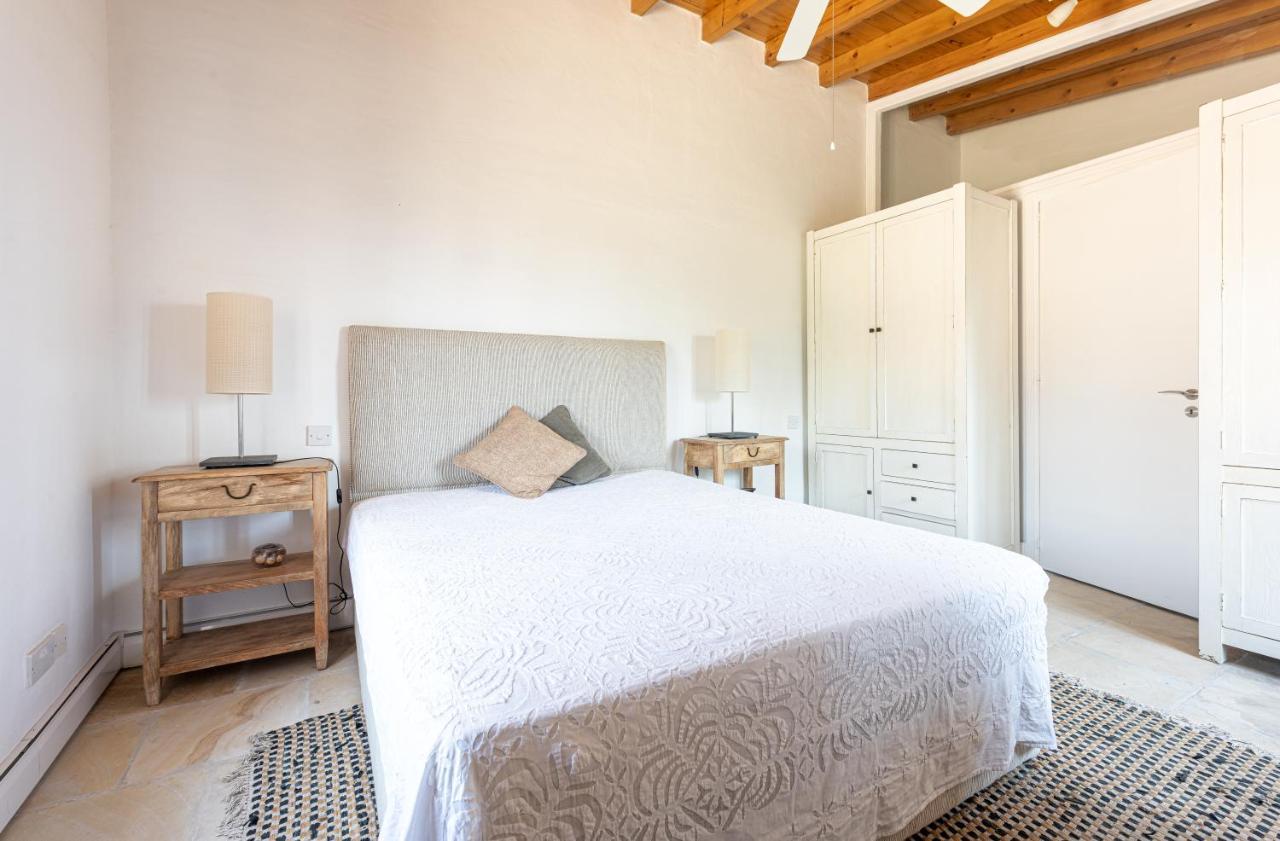 The Carob Tree Villa - Rustic Luxury Home With Access To Pool And Restaurant Lárnaka Kültér fotó
