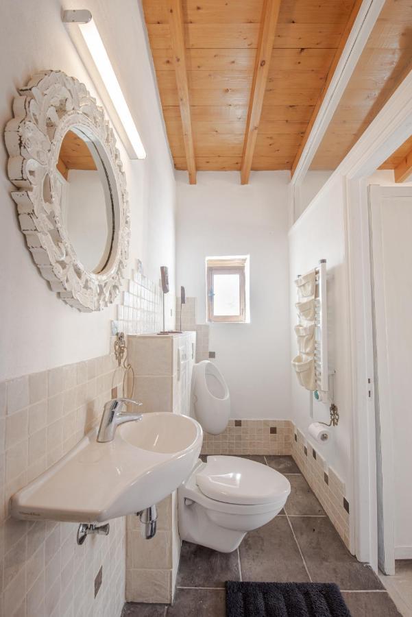 The Carob Tree Villa - Rustic Luxury Home With Access To Pool And Restaurant Lárnaka Kültér fotó